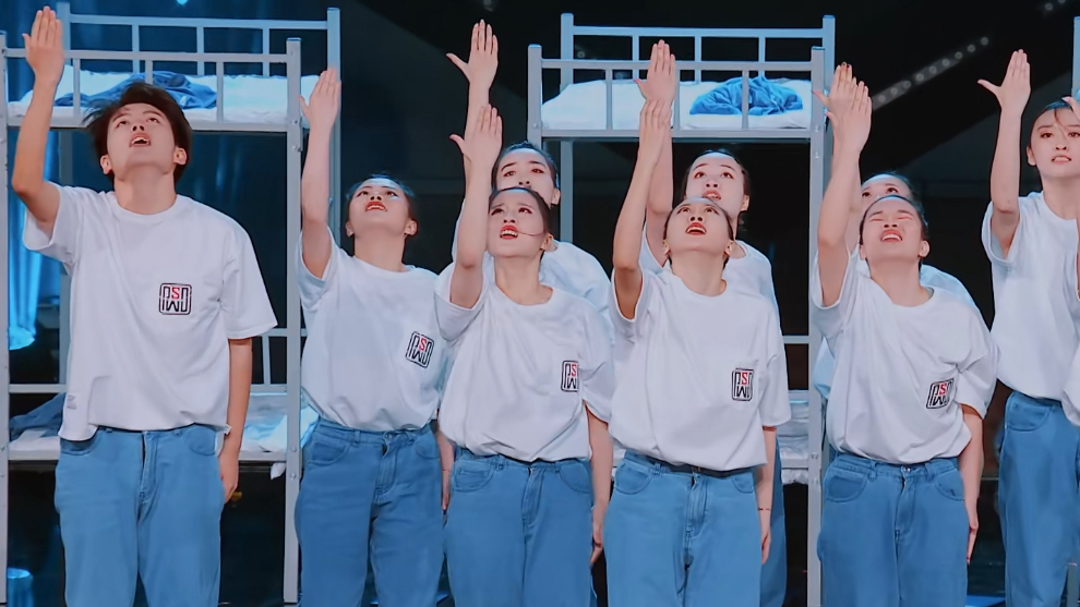 顶流偶像蔡徐坤加盟新综艺《沸腾校园》,细究此举之意