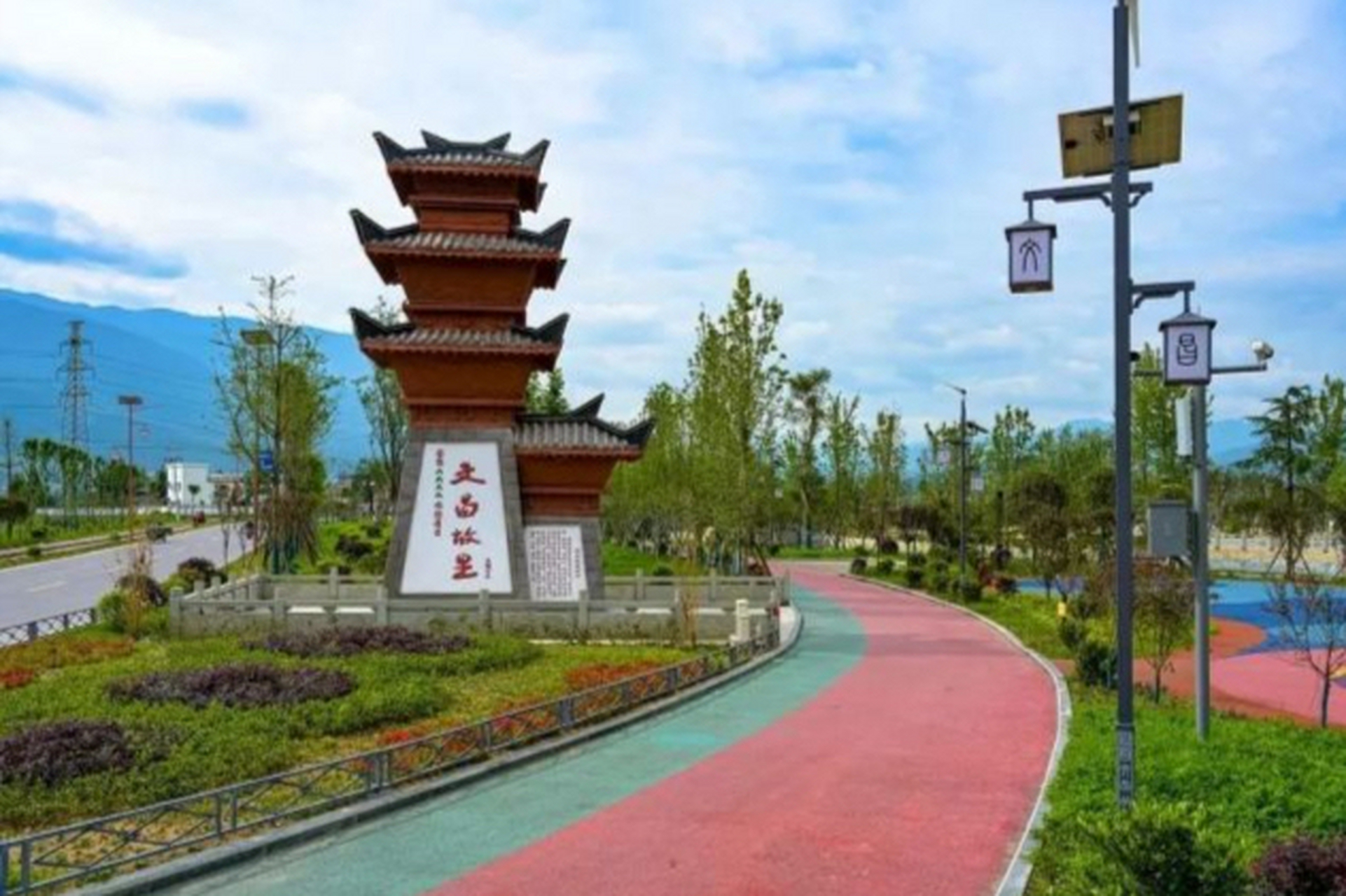 文昌故里:位于四川省越西县中所镇,这里是当地人休闲娱乐的首选地.