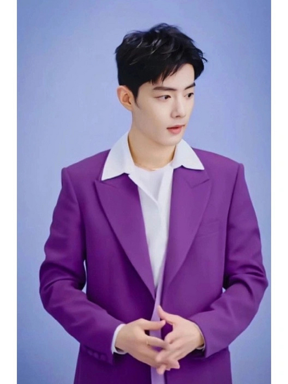 肖战这组紫色西装 你们打几分,翩翩公子颜如玉,真是陌上人如玉世无双