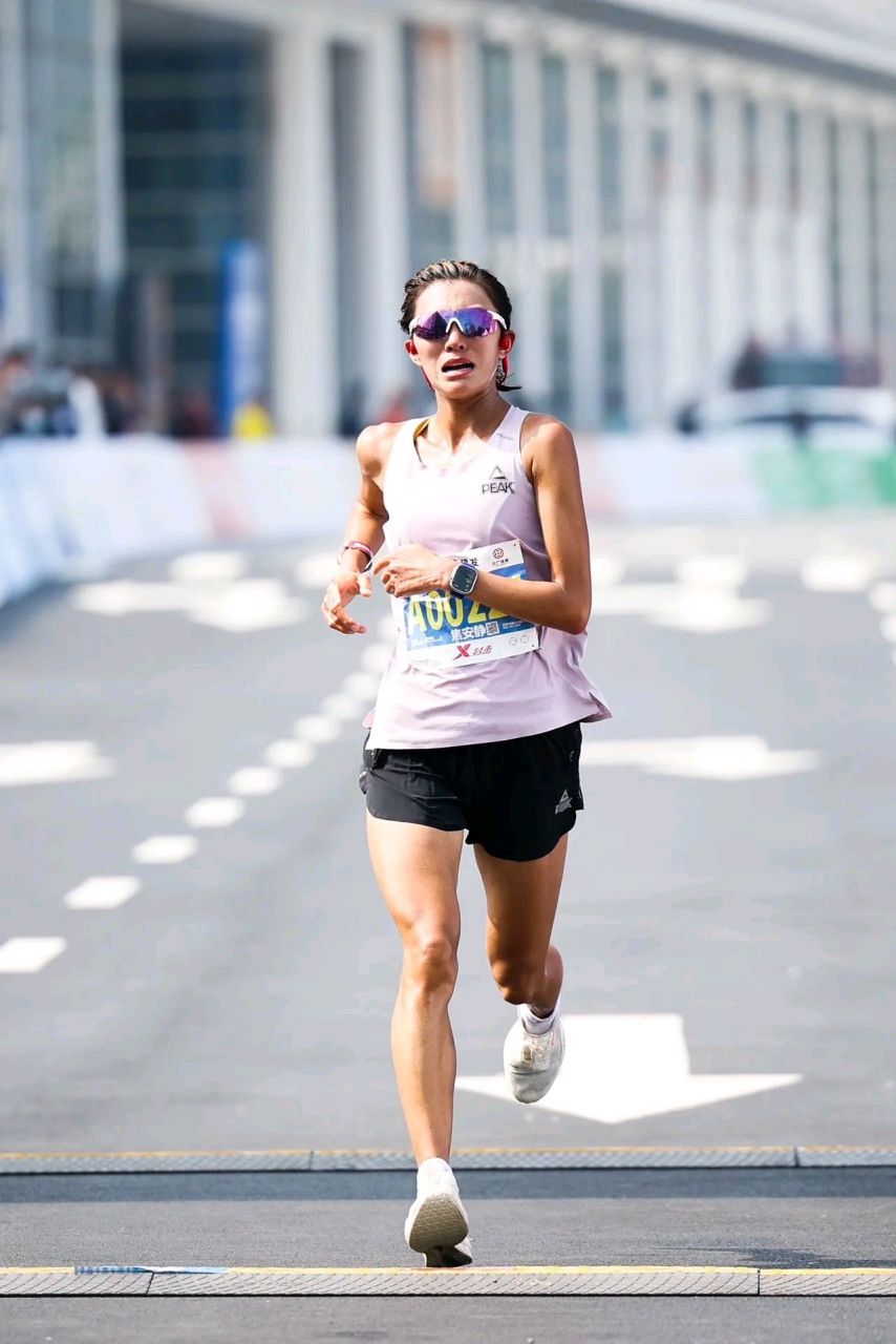 2023年厦门国际马拉松赛,国内女子第一名焦安静分享的跑马数据,大家有