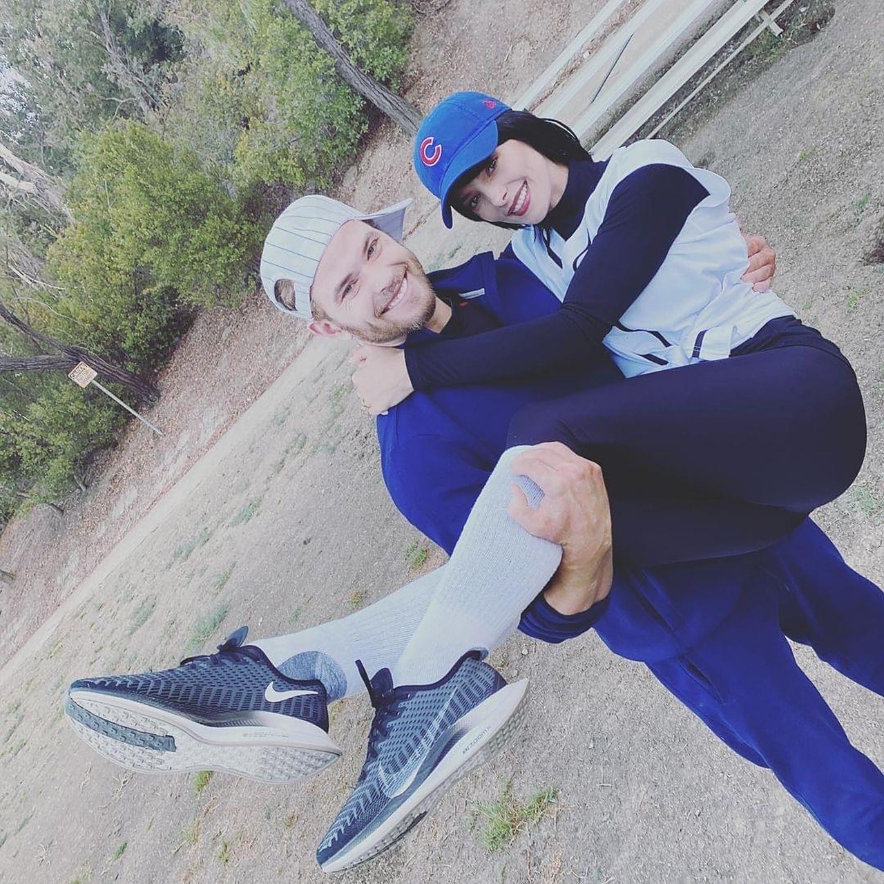 暮光之城卡伦家族重逢! 暮光之城爱丽丝跟埃美特的扮演者近照!