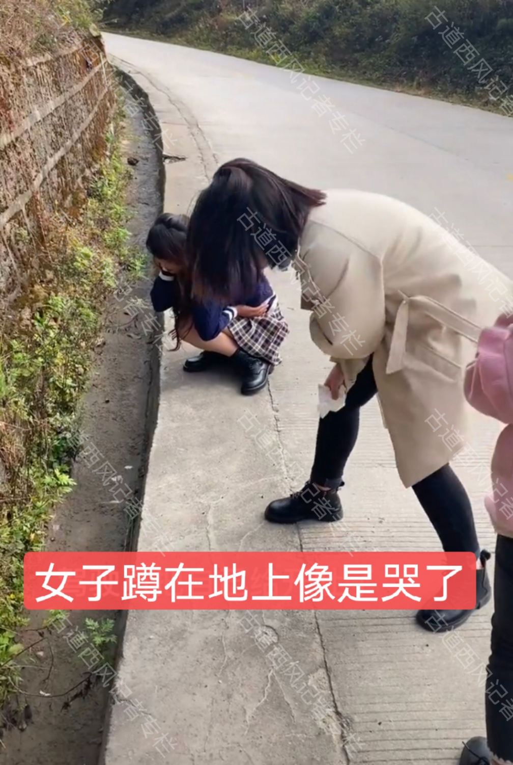 女生裙子拉稀图片