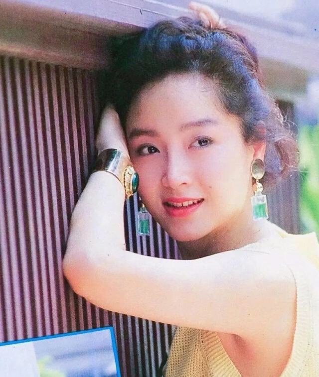 恬妞嫁印尼富豪叶聪豪,未及享受快乐,丈夫做的事让她后悔死了