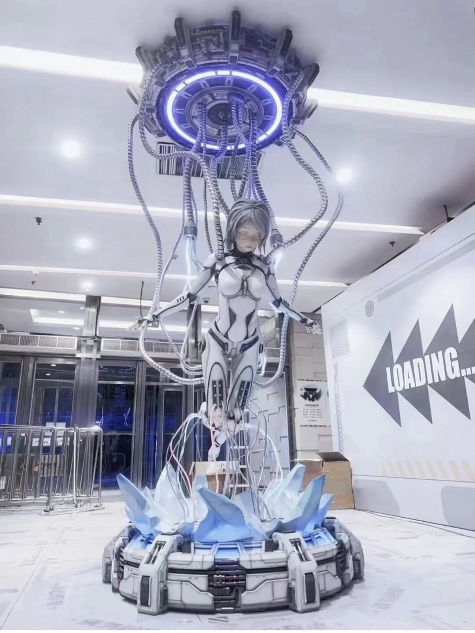 一组炫酷的机械互动人物装置