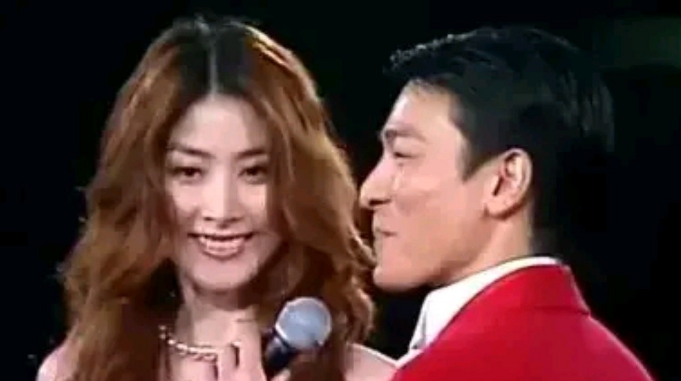 陈慧琳很喜欢刘德华的女儿,她跟华仔商量:"我有两个个儿子,只要你看上