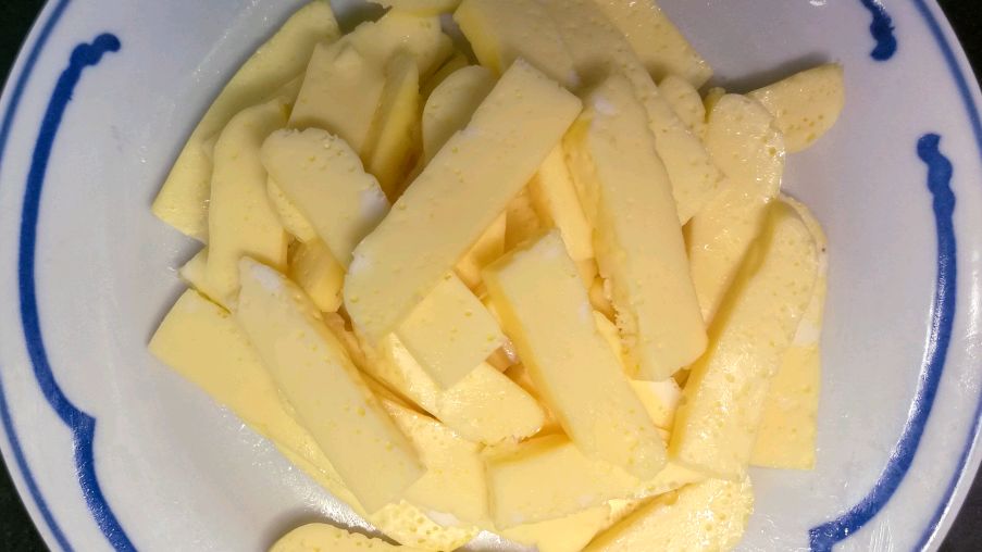 不加水的蒸蛋片,比水蒸蛋还简单,每个孩子都喜欢吃