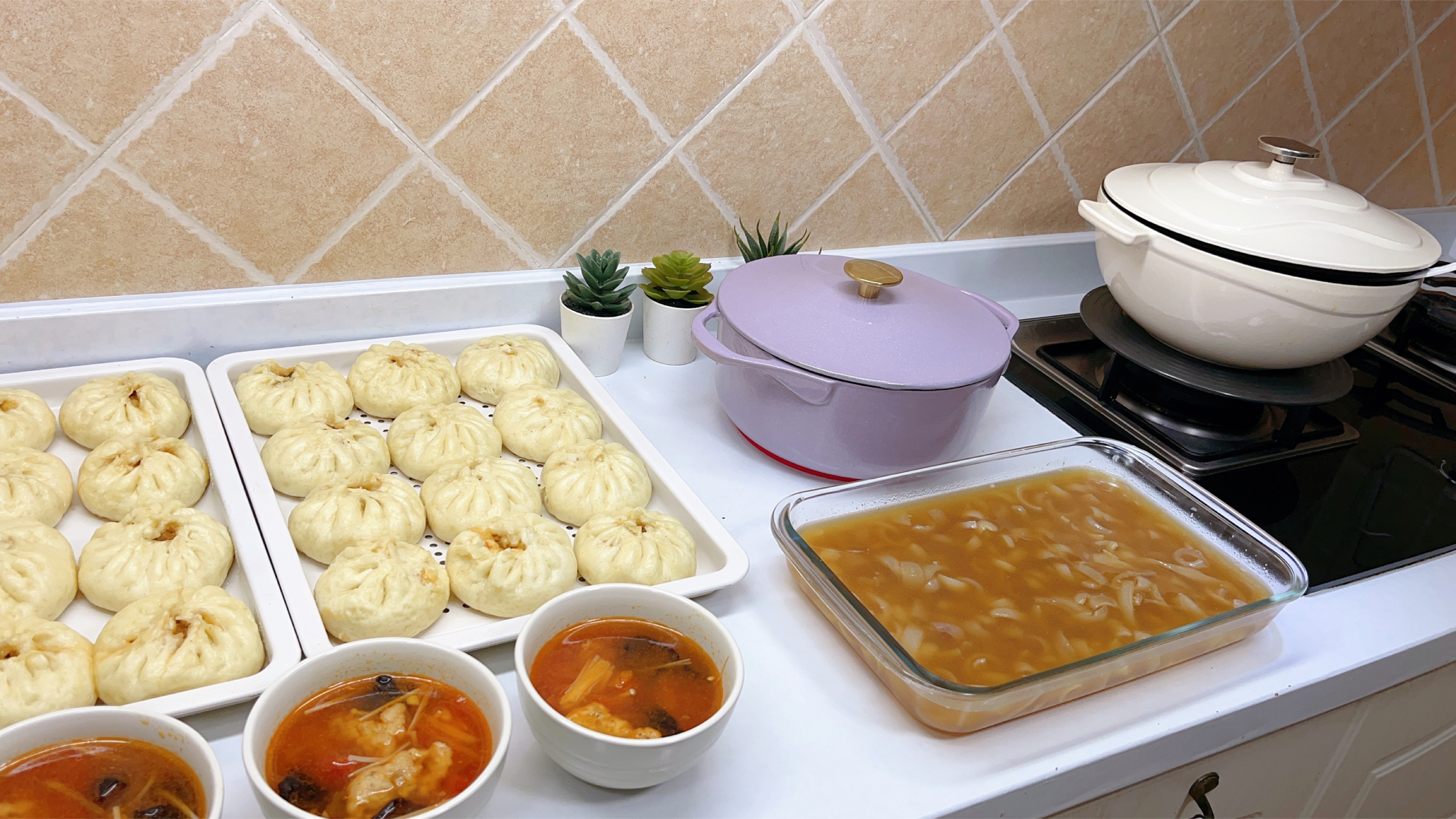 回购3次的珐琅锅,真的好用!晚餐用蒸烤箱蒸一锅鲜肉包,太美味