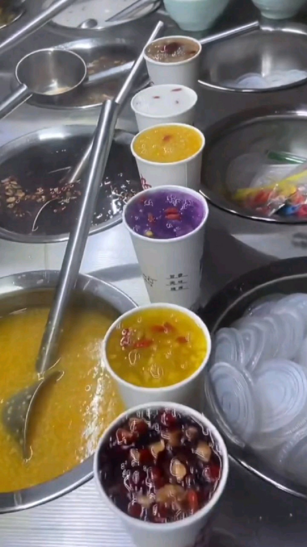 小伙靠摆摊卖早餐粥月入3万亲戚嗤笑说不可能一看成品应该说少了