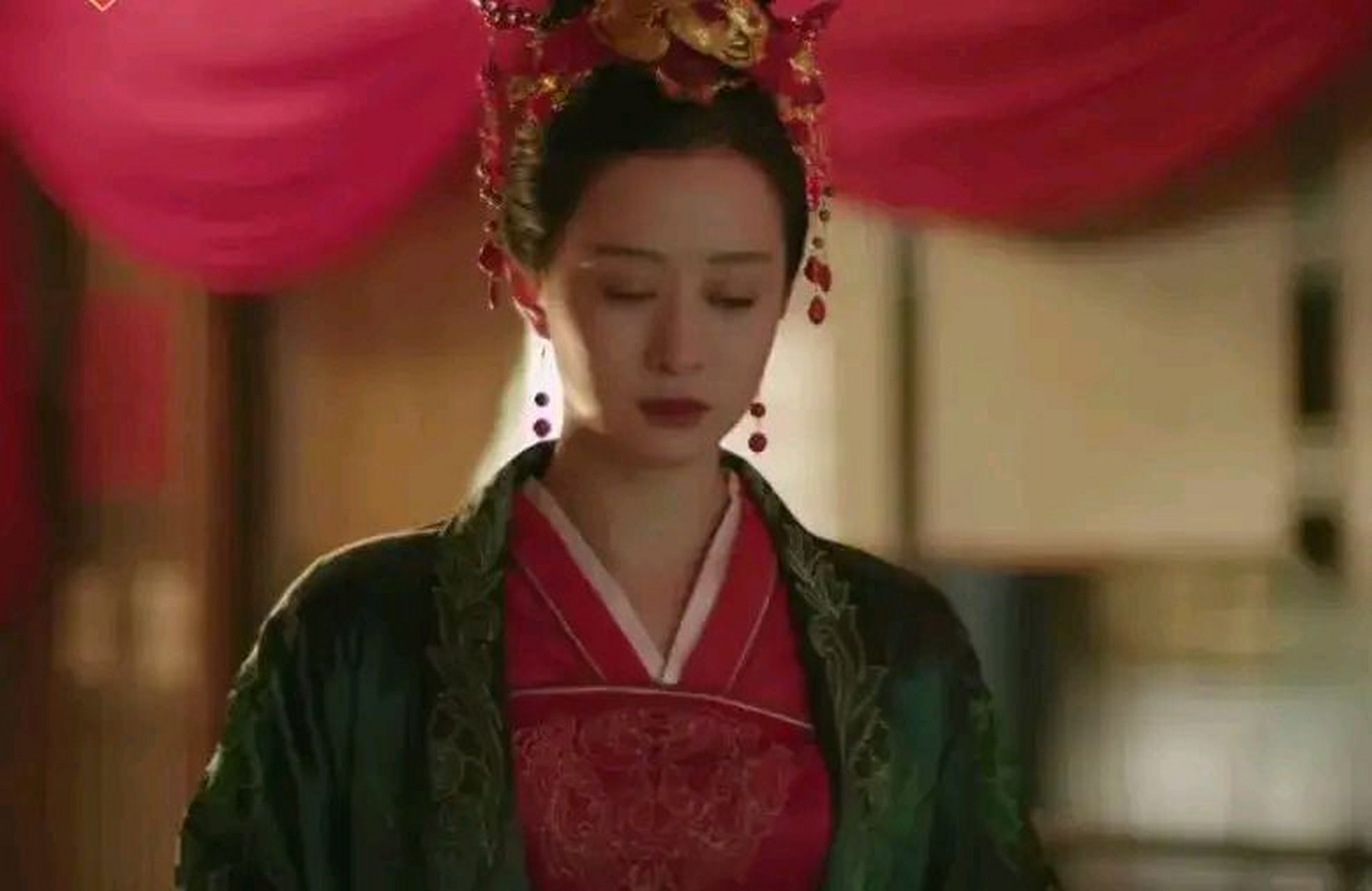 墨兰出嫁处处都不如丫鬟丹橘,丹橘的头面是赤金的,墨兰戴的是不值钱的