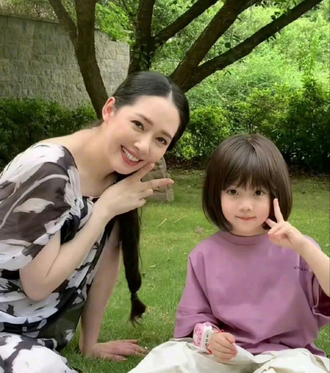 郭碧婷向佐女儿正脸照#  郭碧婷和向佐的女儿小奶黄正脸照曝光,小奶