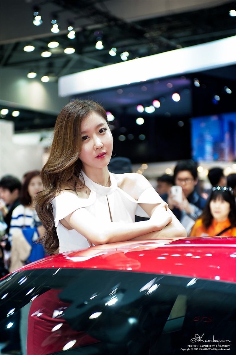 韩国美女车模崔星儿国际车展日常