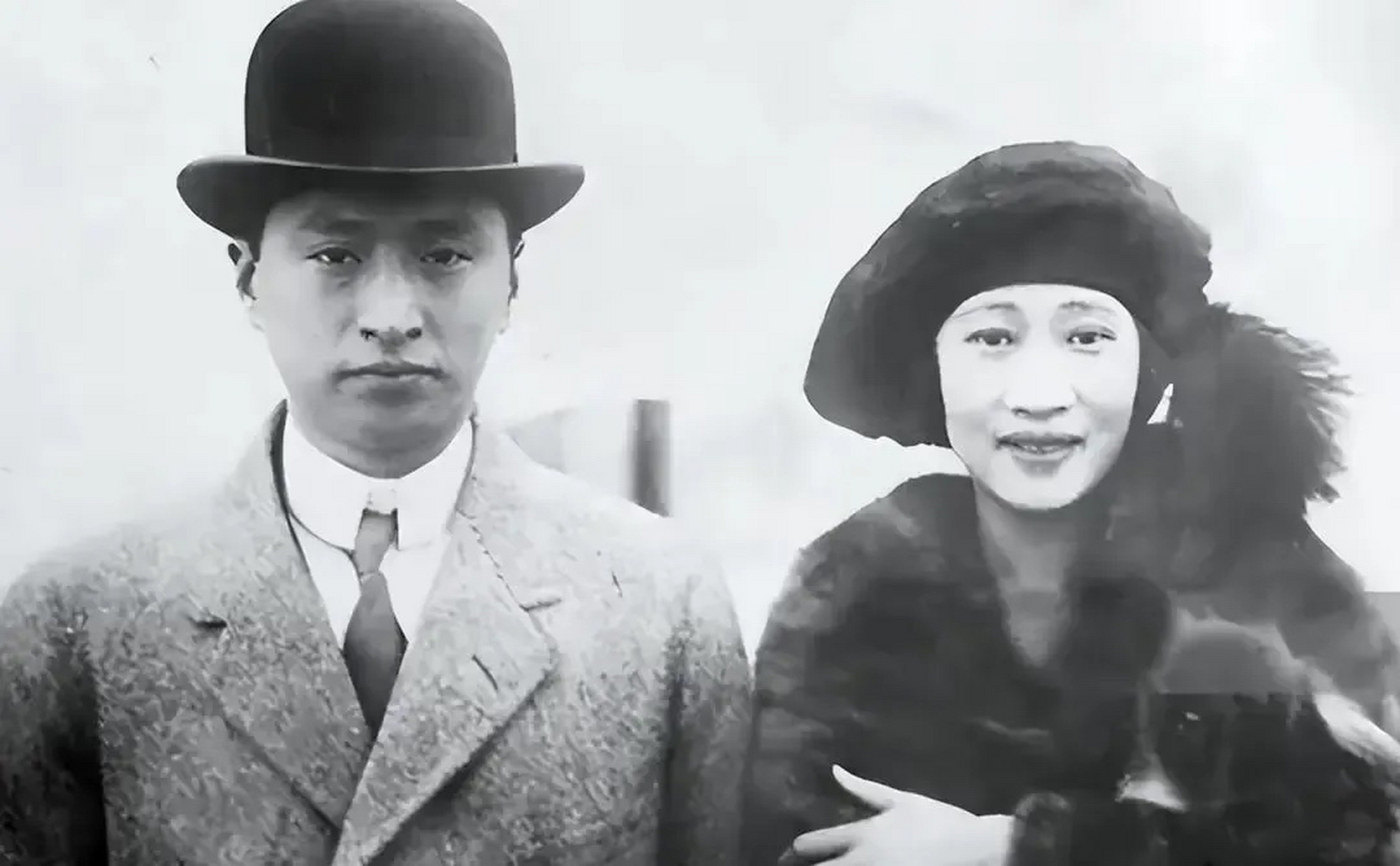 1959年,看妻子黄蕙兰睡着,顾维钧偷偷溜进严幼韵的卧室.