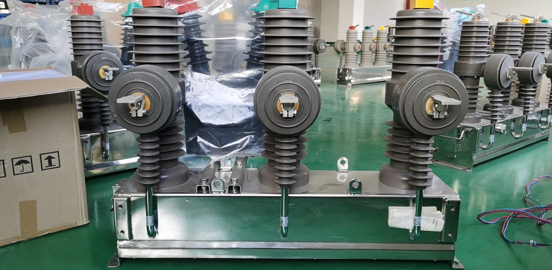 zw32户外真空断路器 12kv柱上真空断路器10kv分界开关 zw32看门狗