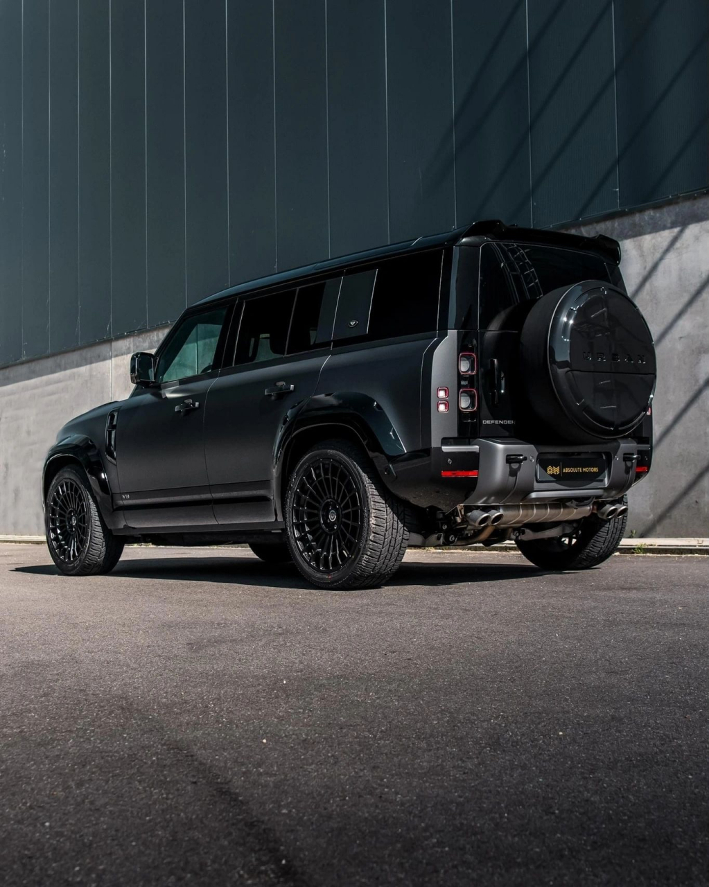 开路虎卫士,做气质男人,黑武士110卫士,外观霸气还带低速四驱,翻毛皮