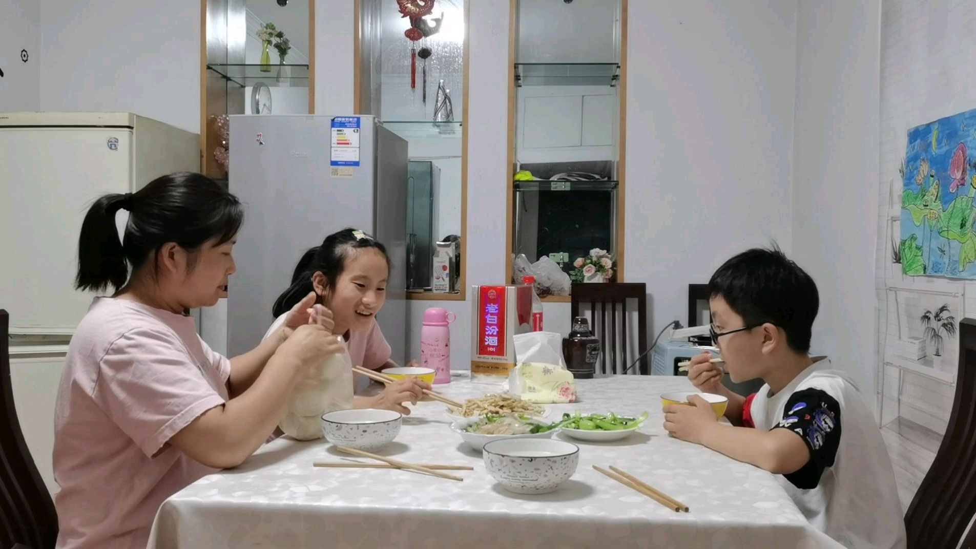 今天晚餐有点简单炒几个蔬菜,只要一家人在一起,吃什么都开心