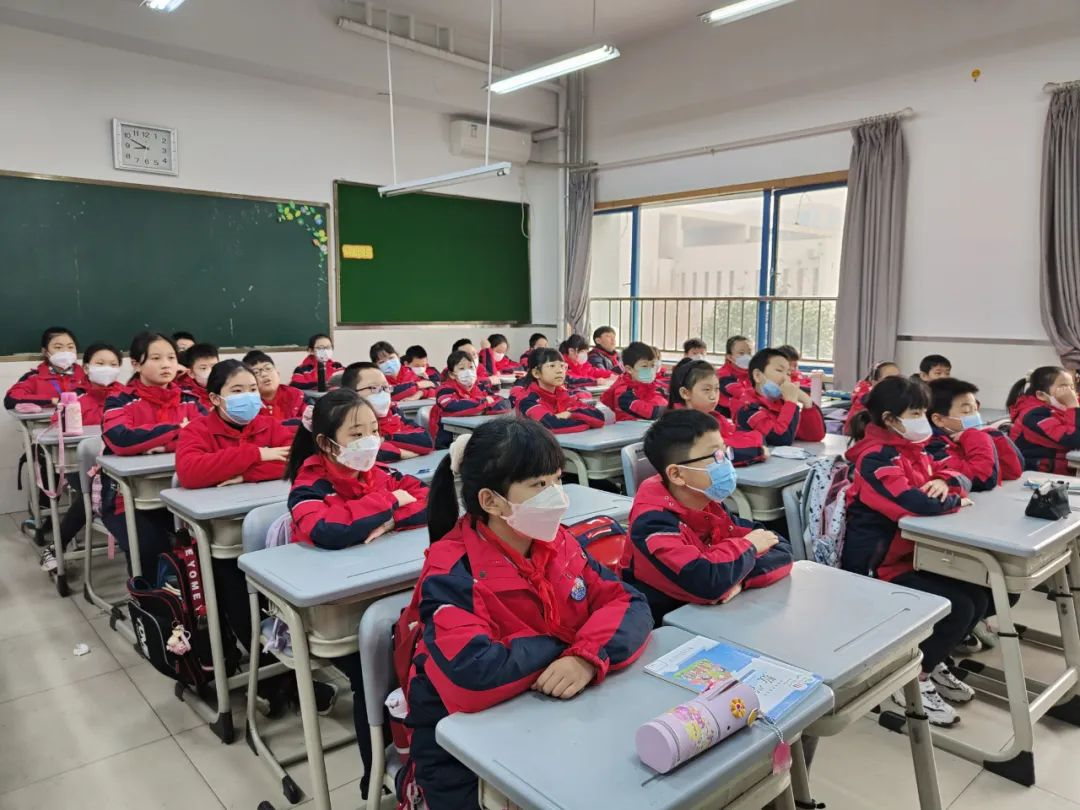 雁塔雁南小学举行第二学期开学典礼暨交通法制安全第一课