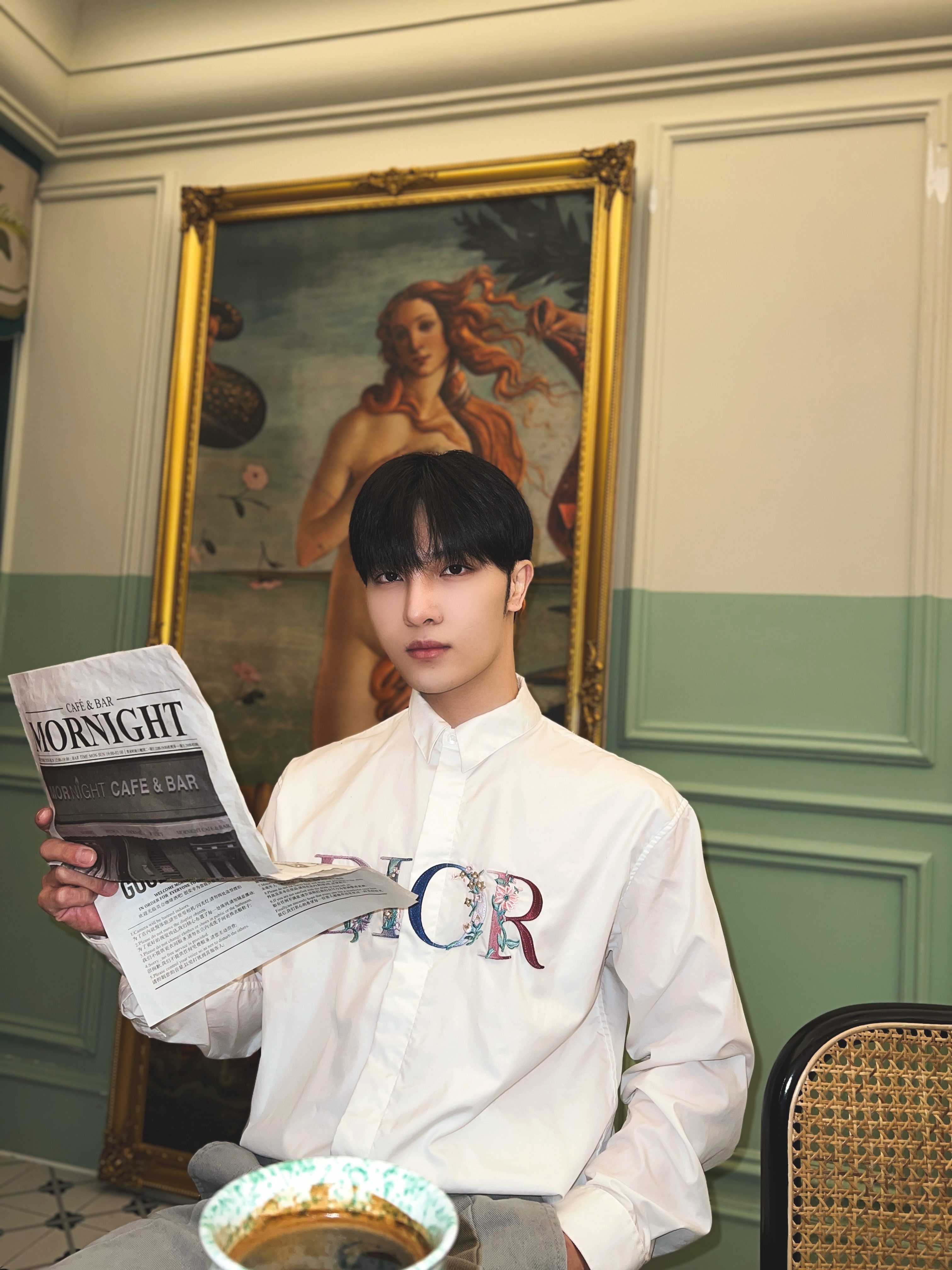 歌手韩松咖啡厅硬照