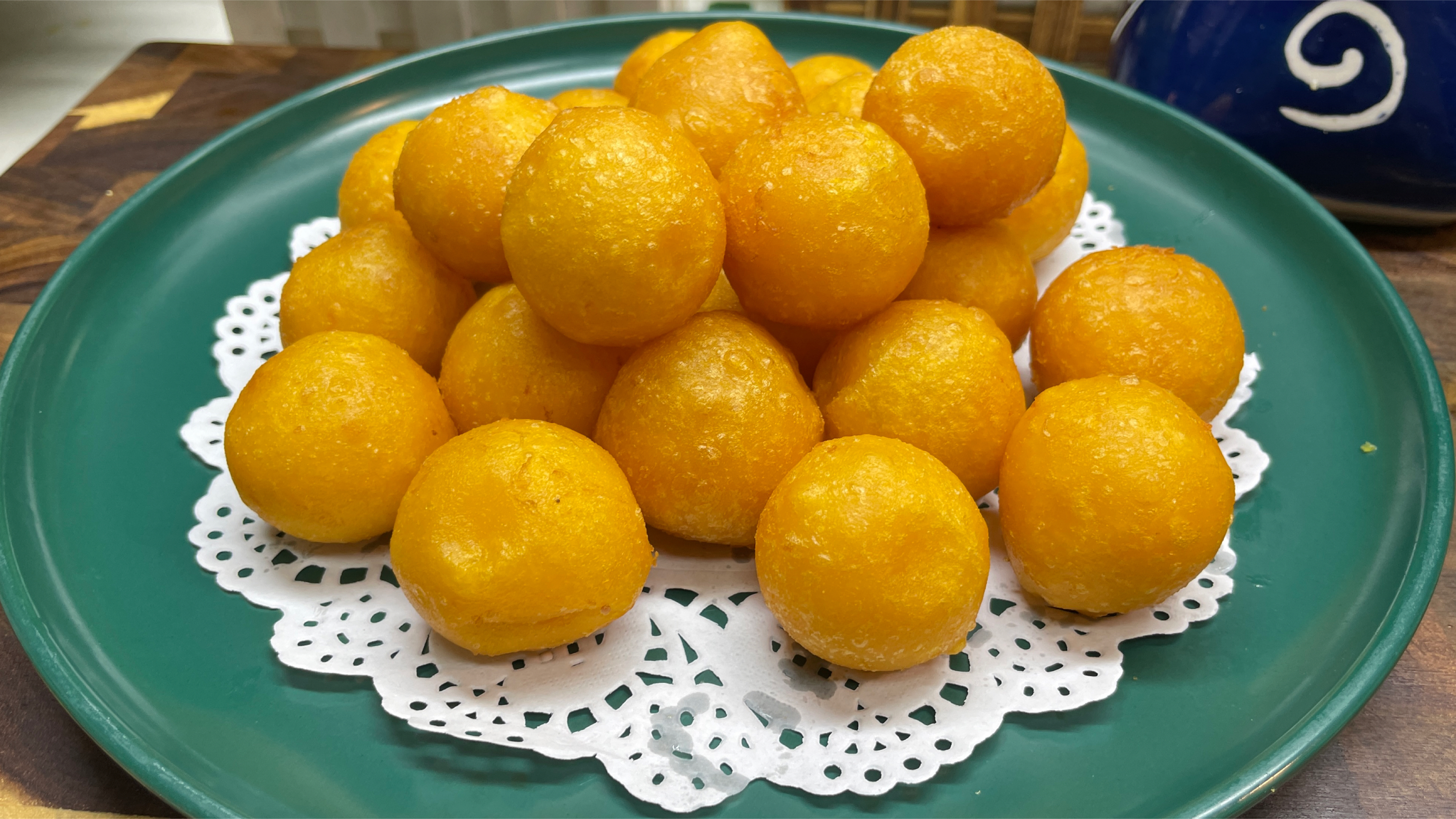 炸红薯丸子,到底放面粉还是糯米粉?教你正确做法,外酥里糯香甜