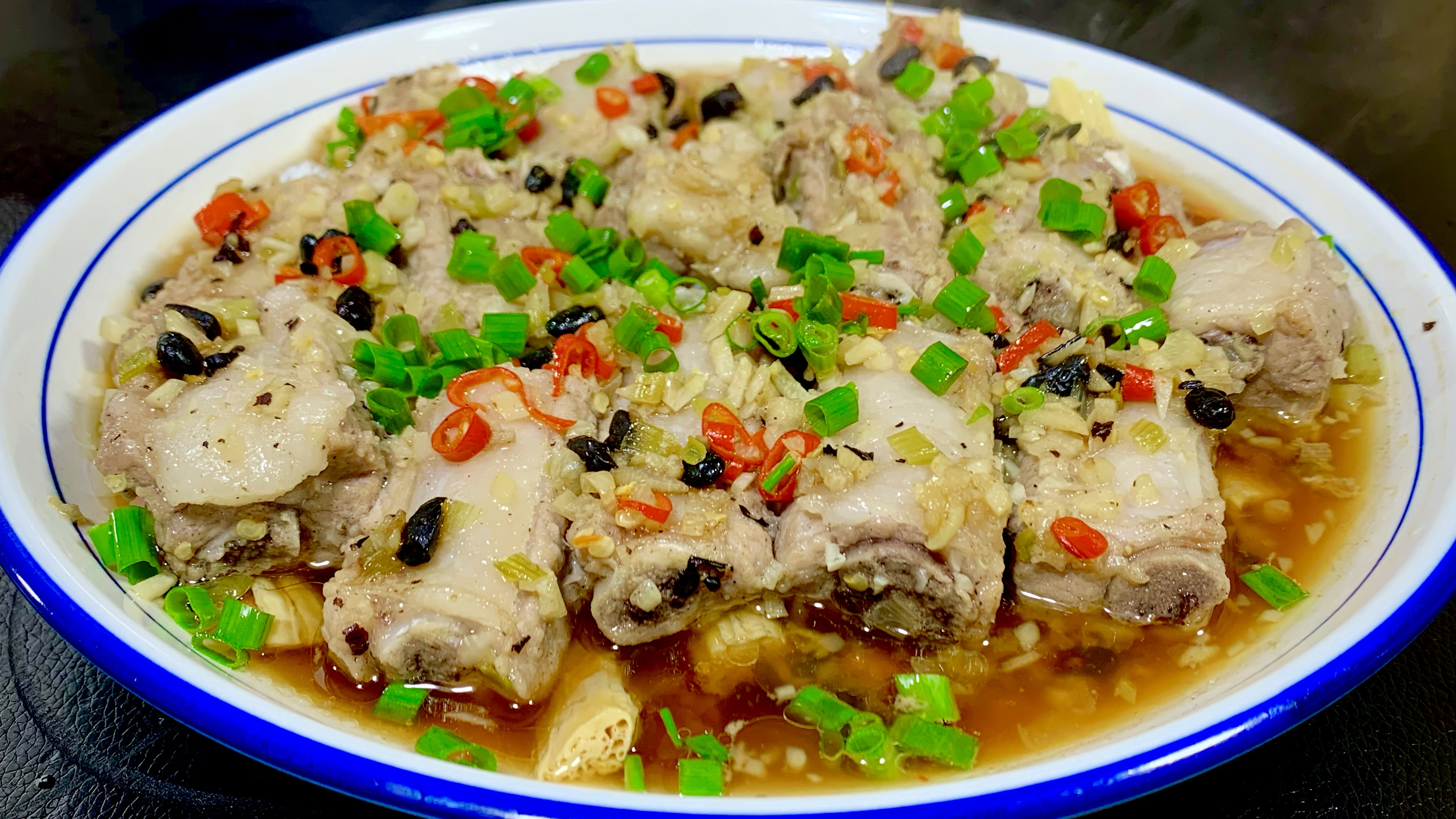 万万没想到把排骨放到腐竹上蒸一蒸,岀锅就是一道家人们经典美食