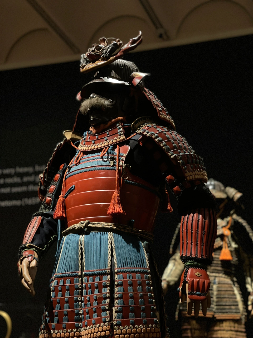 德川幕府曾送给英国国王一件铠甲,英国国王看了后说,又是铁片,又是刷