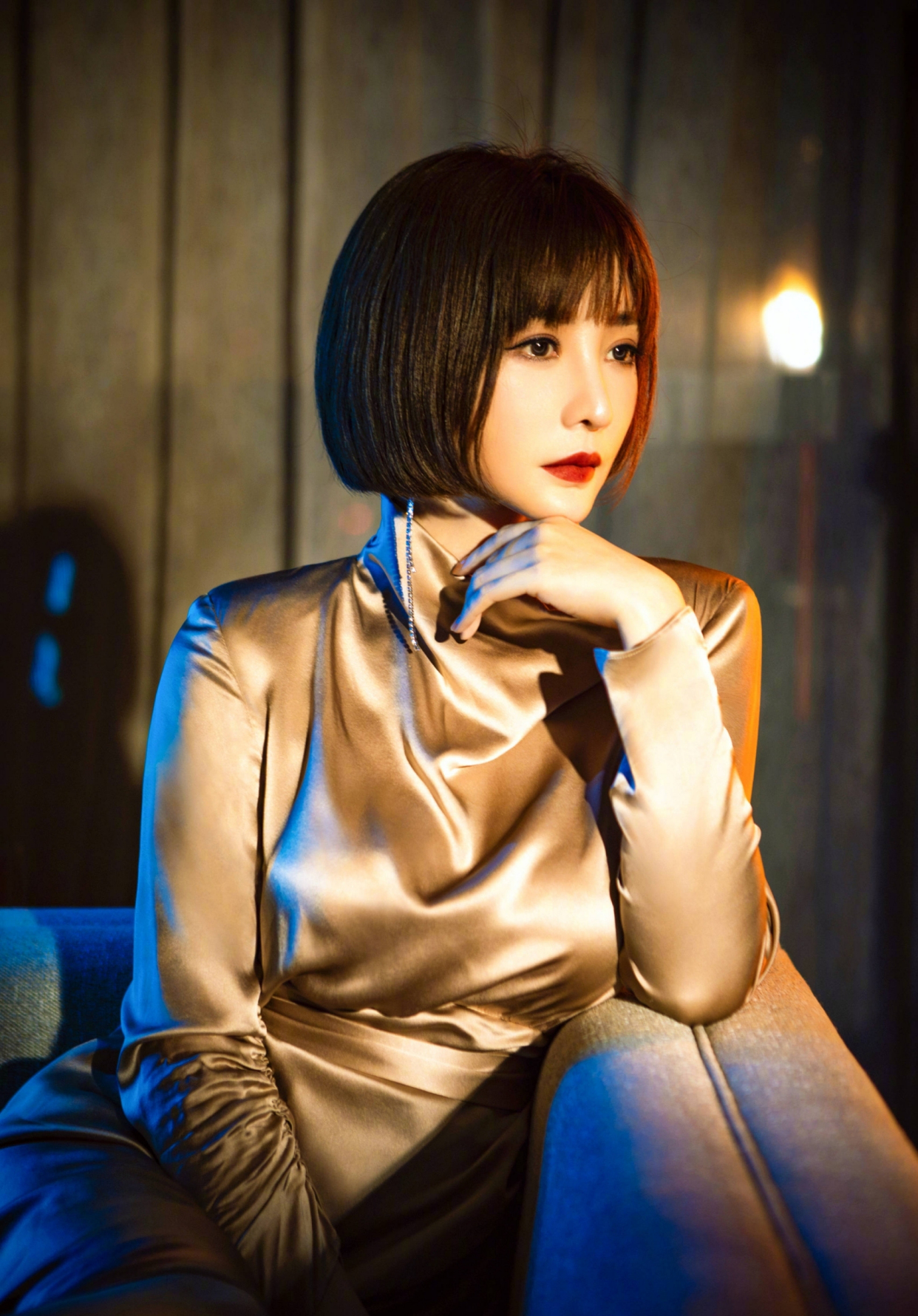 柳岩:五官立体又精致,短发彰显干练的同时又不失女人味!