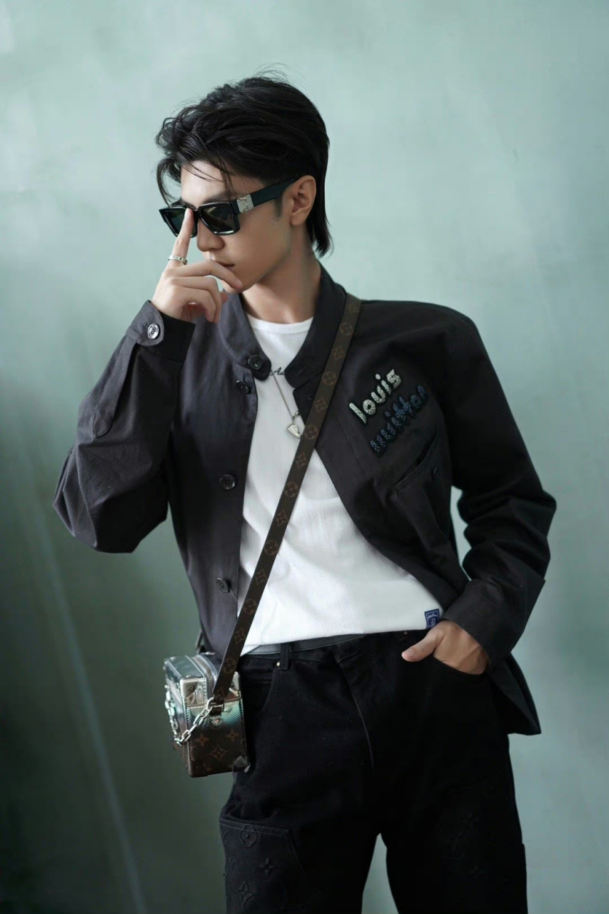 陈哲远狼尾墨镜造型,有被帅到!