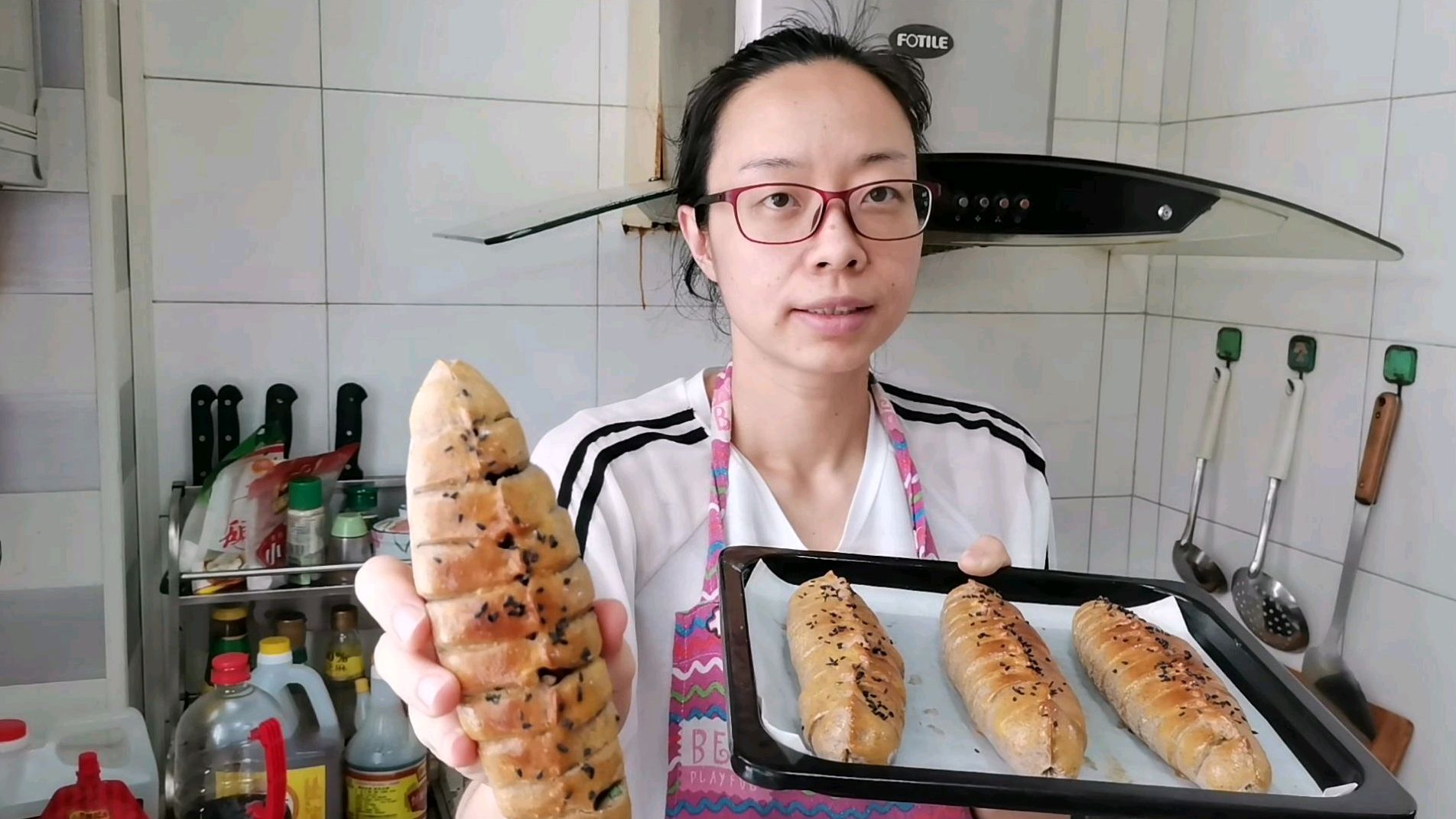 糖尿病人可以吃面包吗?适合糖友的黑全麦杂粮蔬菜包,营养又健康