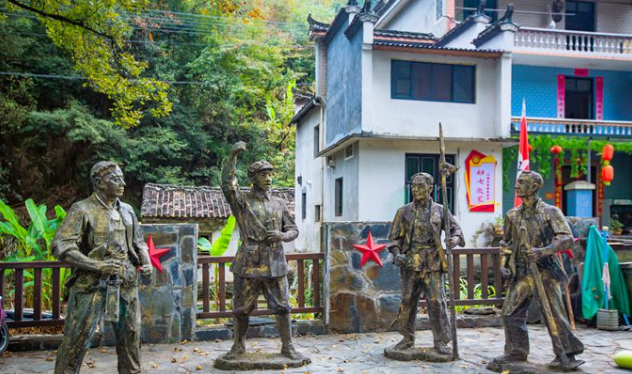 安徽休宁石屋坑:皖南山区有名的"支红村",是研学旅游的好去处