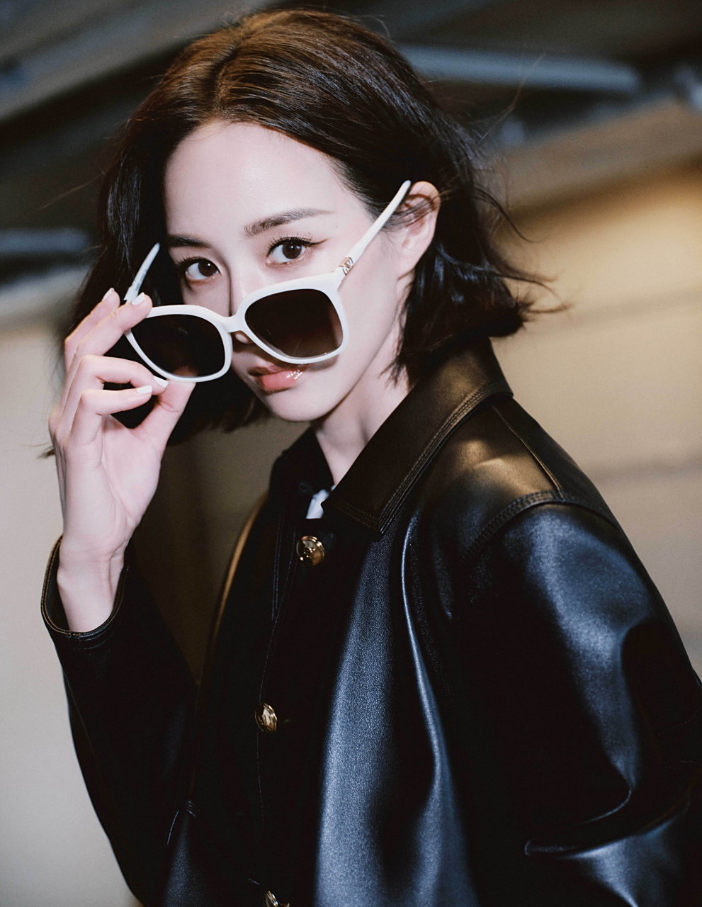 张钧甯一身黑色穿搭,配上利落短发,又美又飒,气场十足!