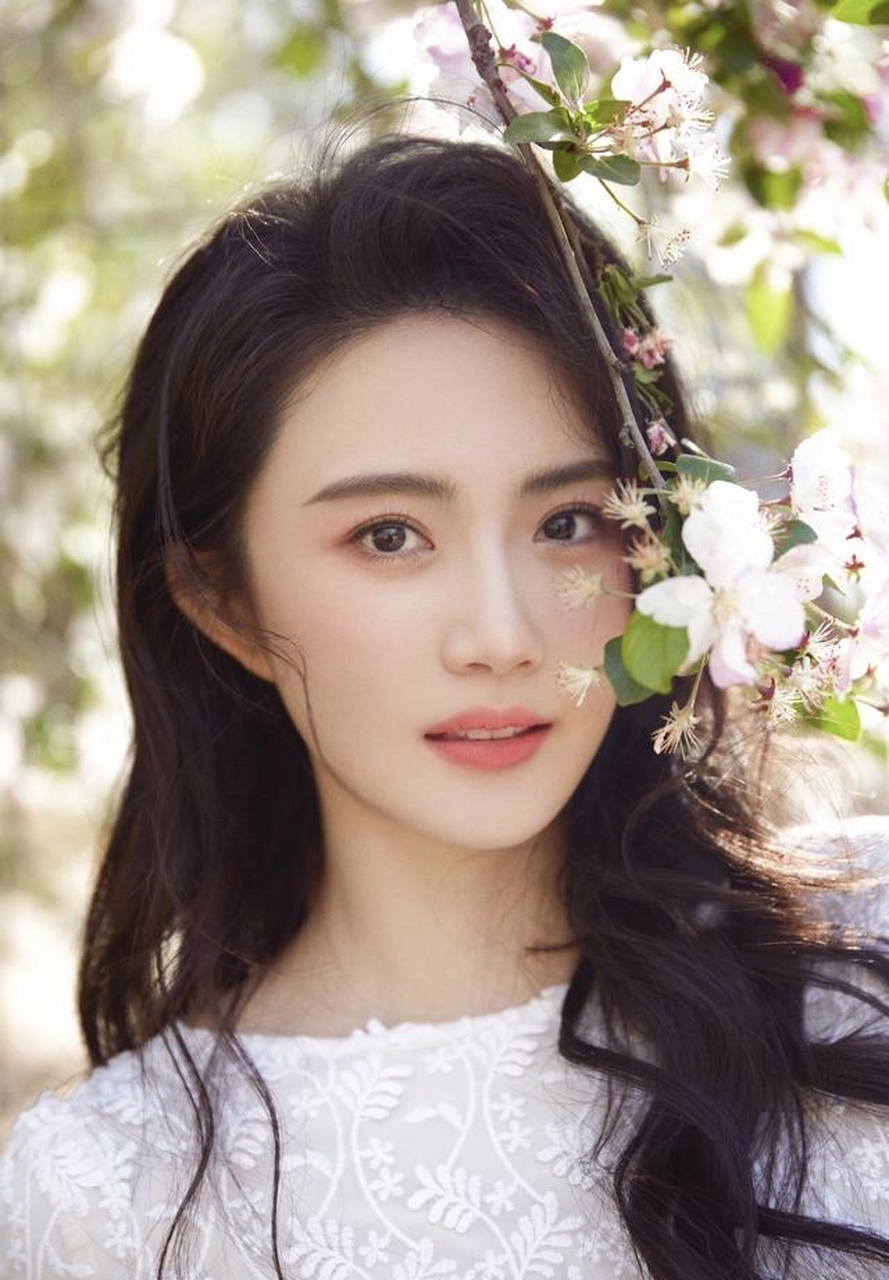 赵昕,1990年8月17日出生于北京,毕业于中央戏剧学院表演系本科,中国