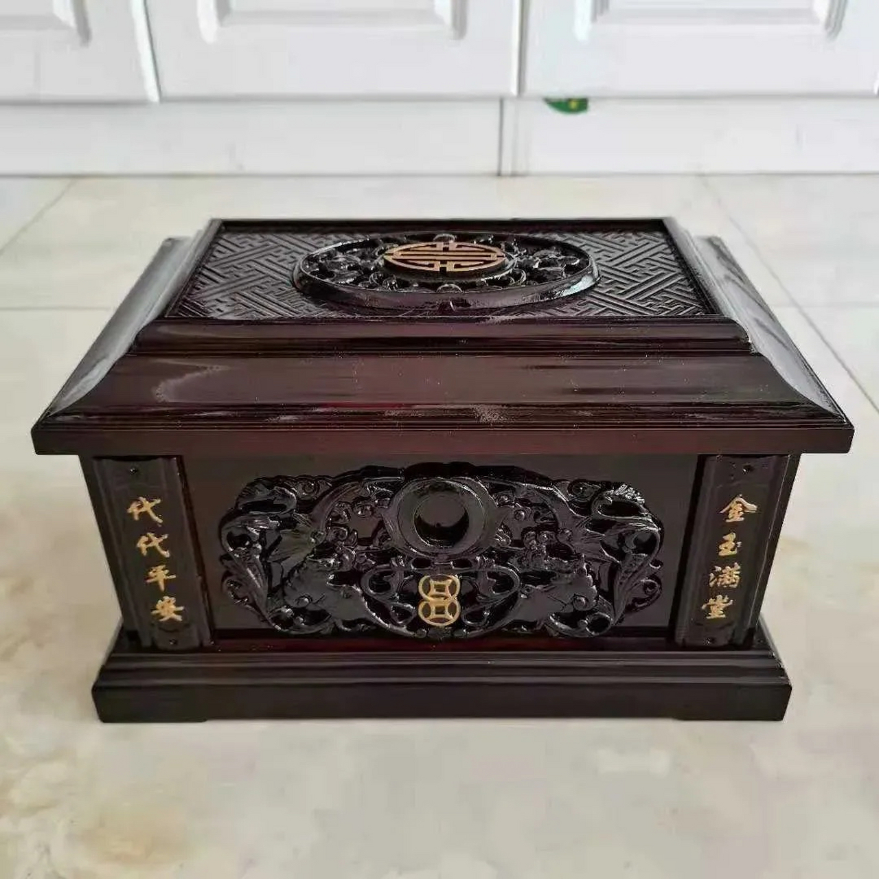 父亲过世,我给殡仪馆打了个电话,将我父亲火葬,今天我去领骨灰盒,要