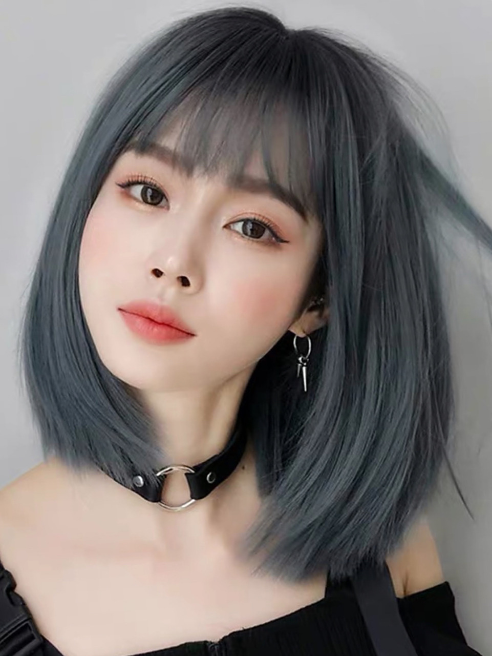 齐肩发遇到潮色