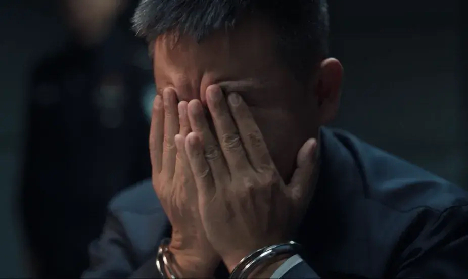 《扫黑风暴》中,何勇的审讯切入点总是那么奇特