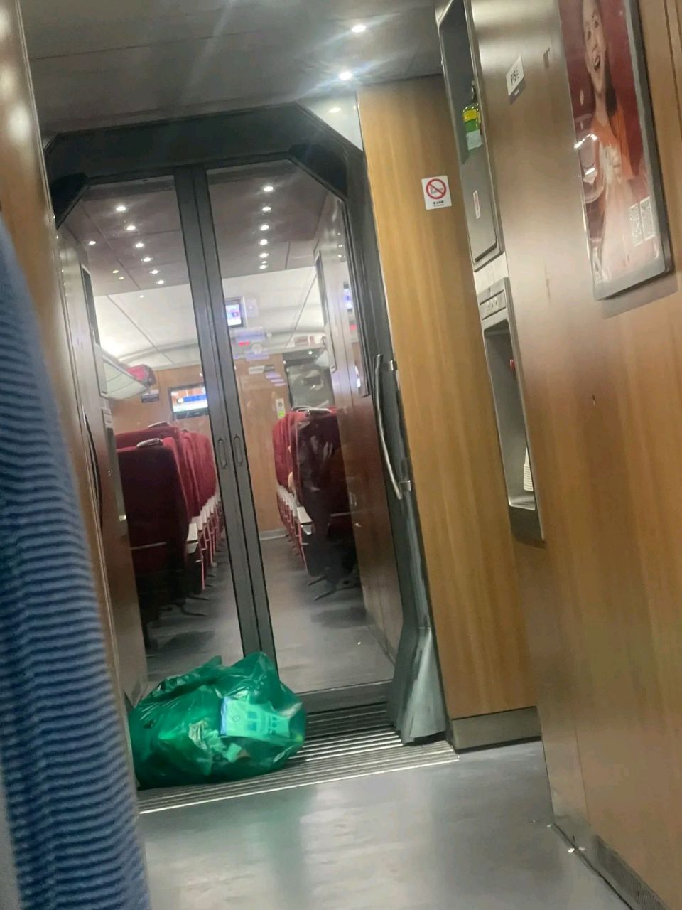 从余姚北到杭州东终点站.  一等座几呼空位.