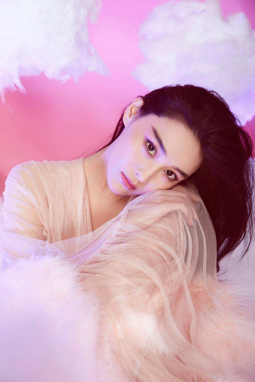 张馨予(原名张燕),1987年3月28日出生于江苏省苏州市昆山市,中国内地