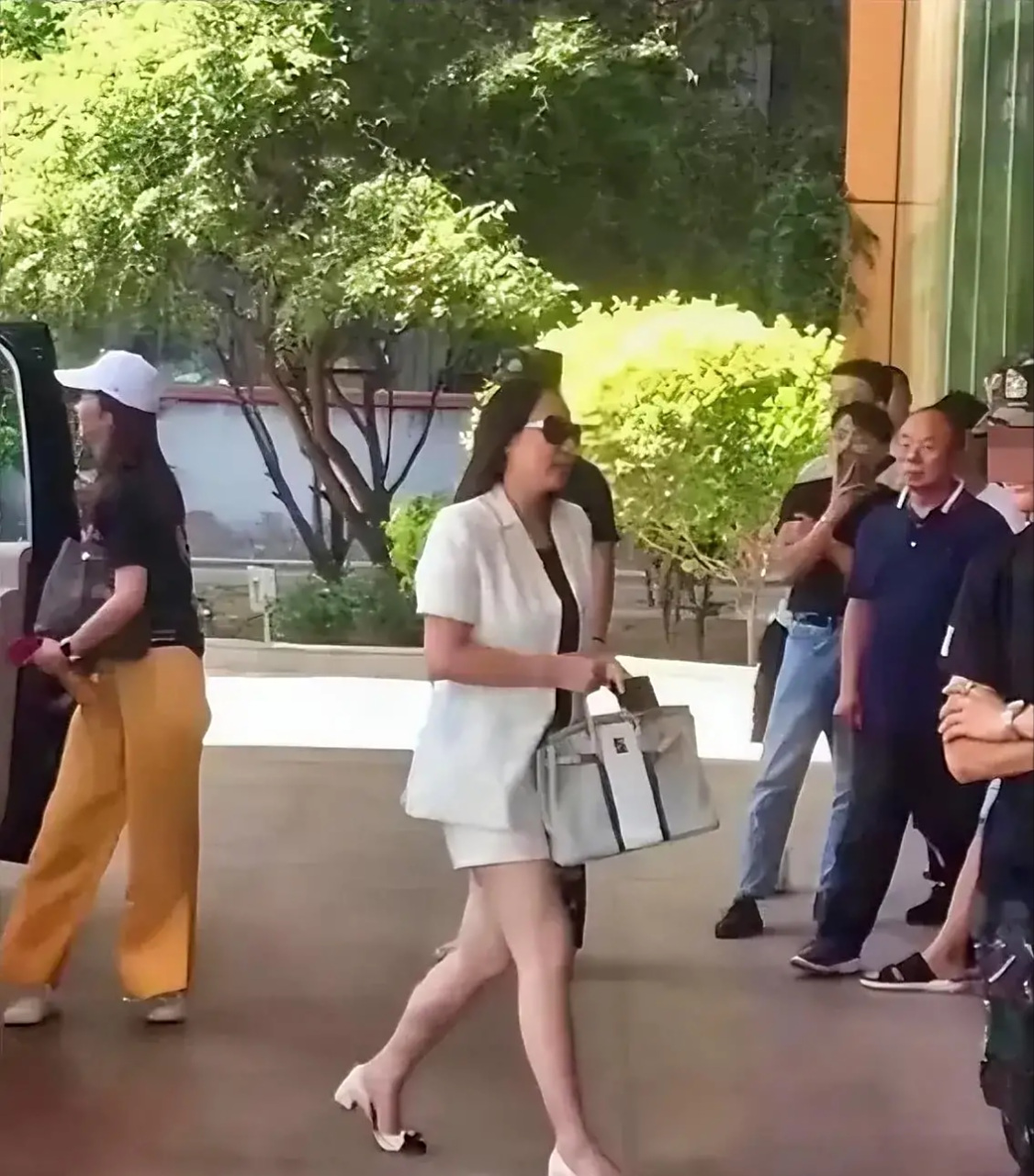 成龙大哥70岁的老婆林凤娇近照罕见流出,气质仍然非常出众!