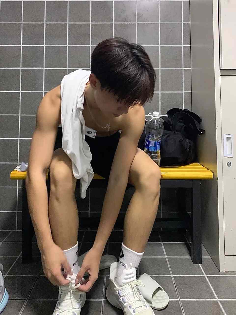 185大学生猛男大帅哥,恬静沉稳:内敛沉稳不失优雅