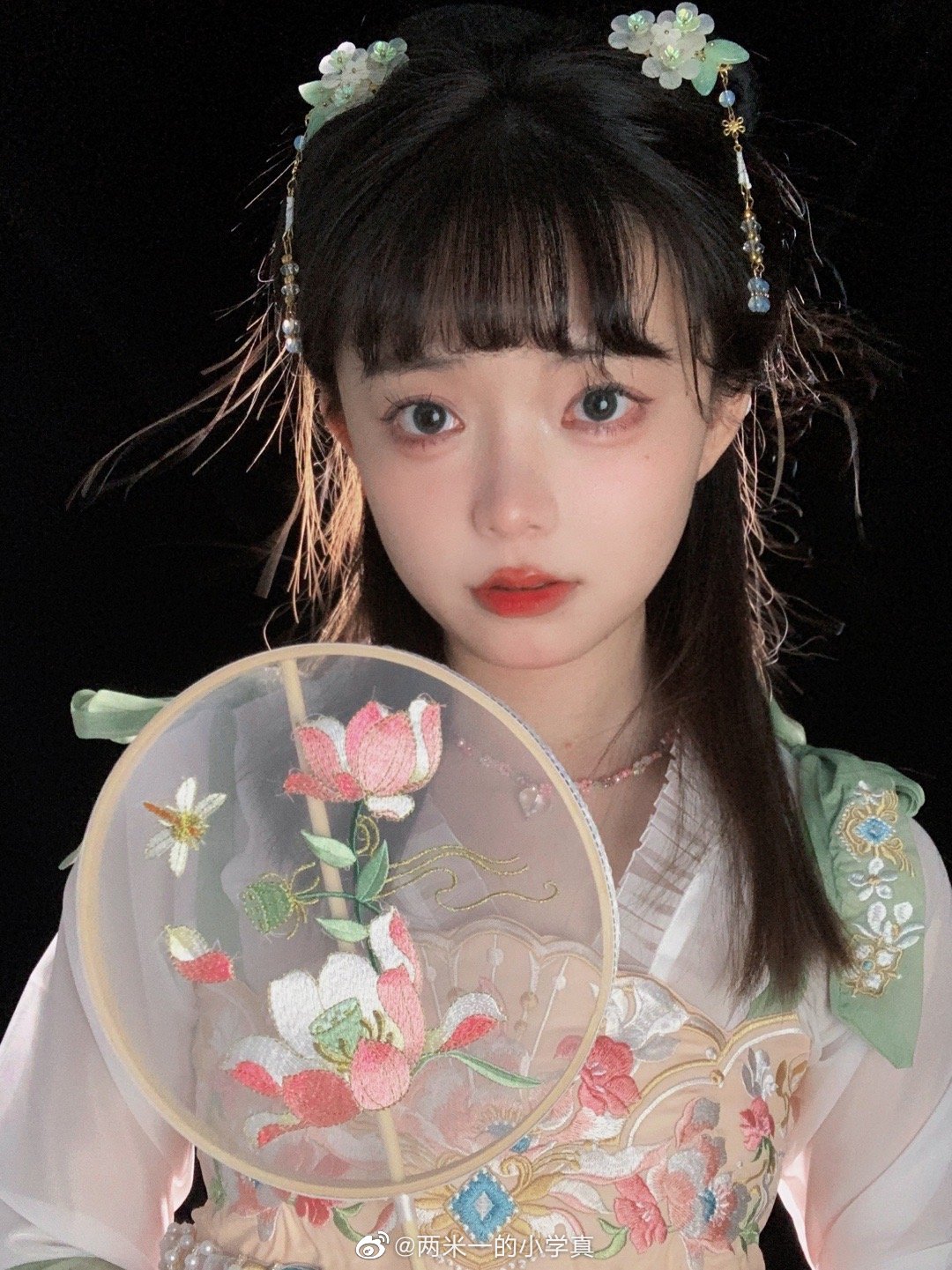 两米一的小学真超仙古装,两米一的小学真身高多高? 两米一的小学真超仙古装,两米一的小学真身高多高?