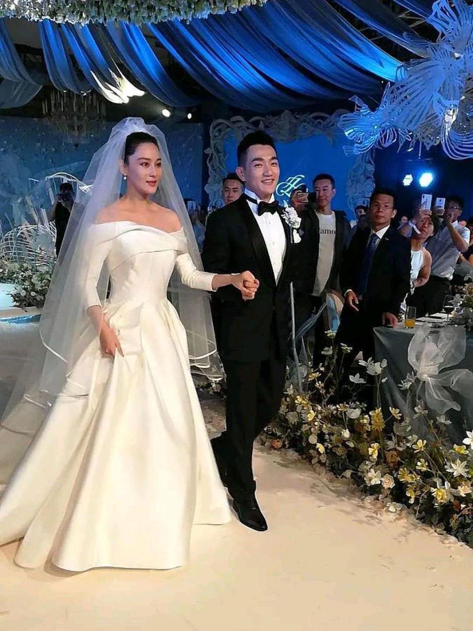 在已婚女明星吐槽老公节目中,张馨予吐槽当特勤中队长的老公何捷:吵架