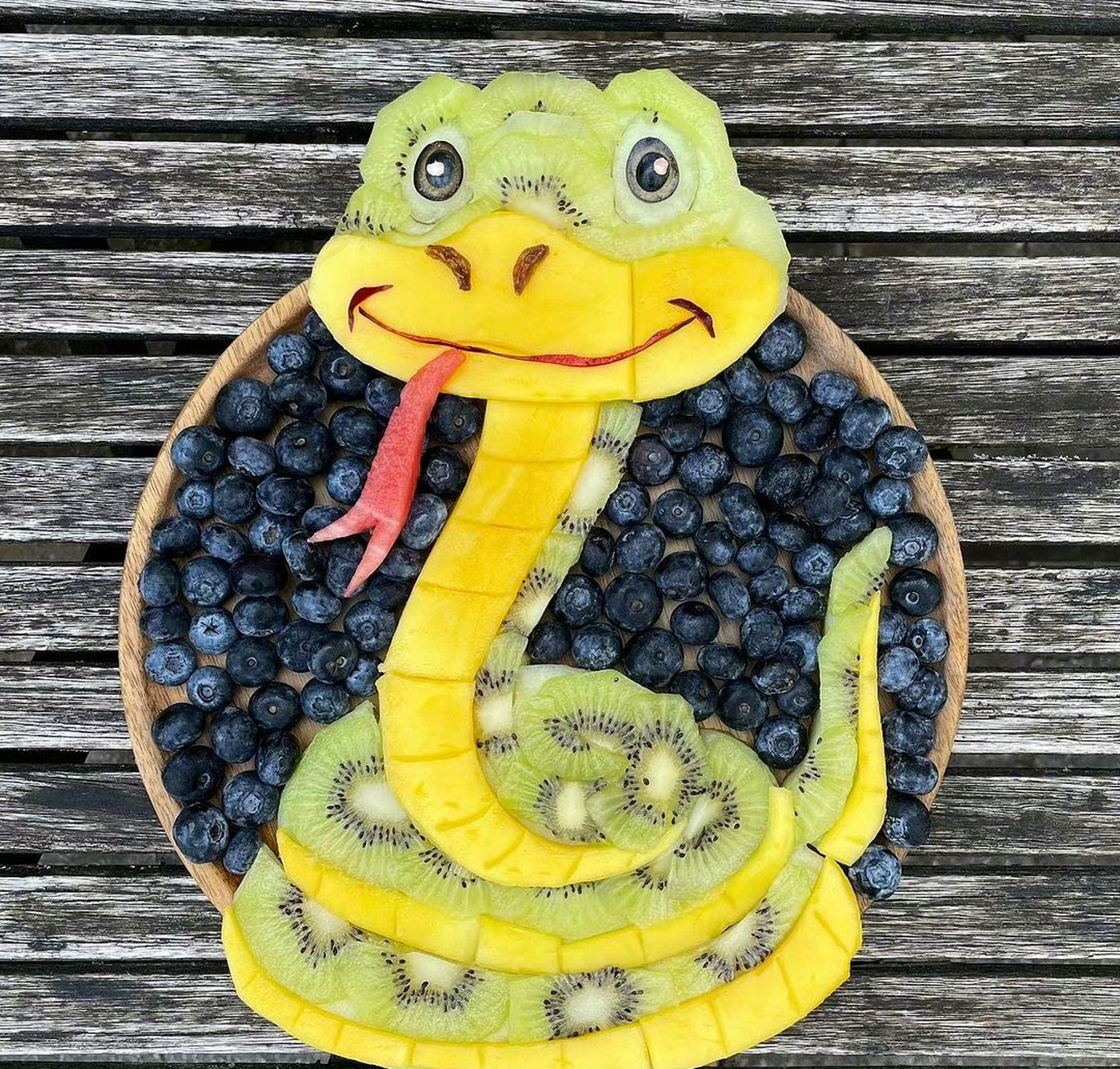 可爱的动物水果拼盘.