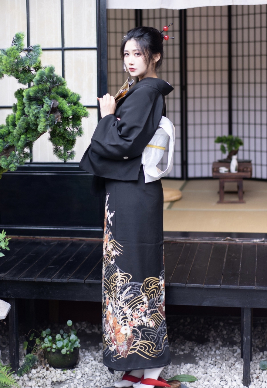 深色日式和服柔美身材迷人诱惑写真#美女# #模特