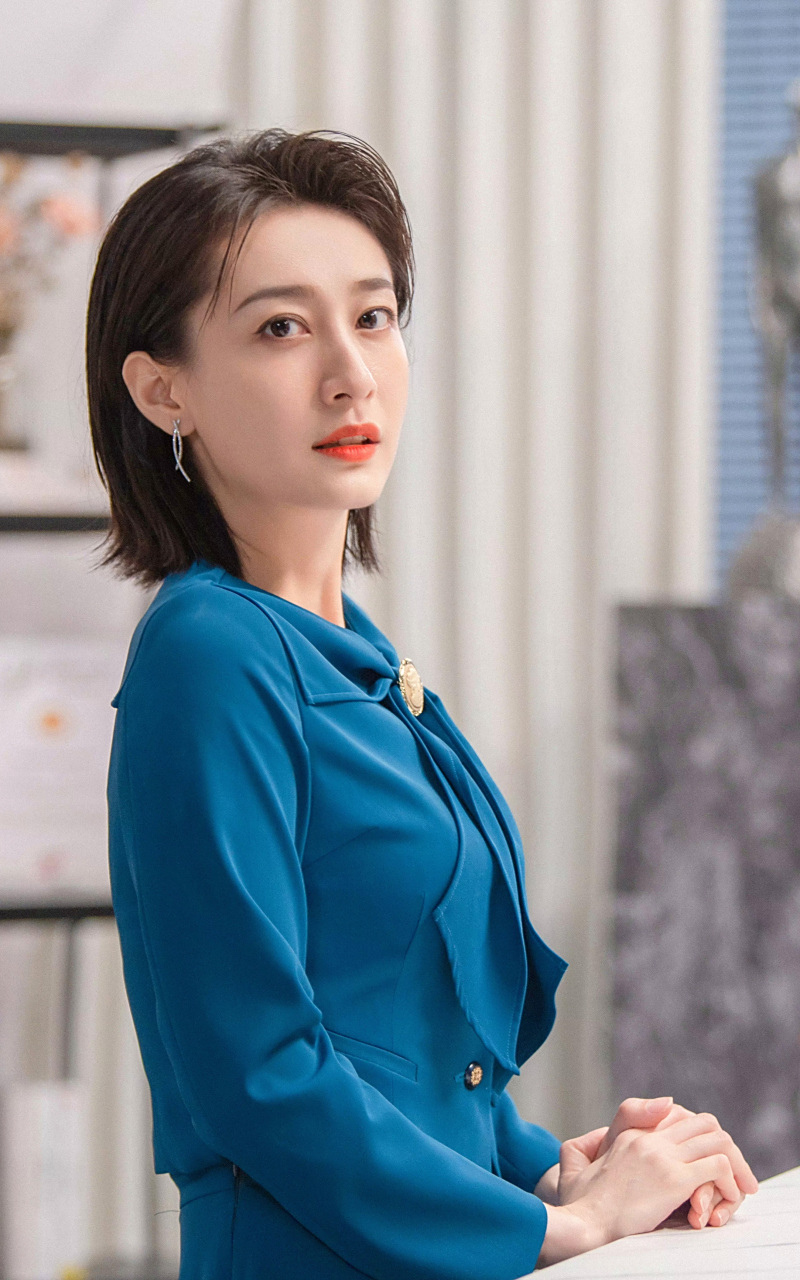 《许你春风野马》中的剧照,饰演一位hr,人漂亮,状态在线#董维嘉