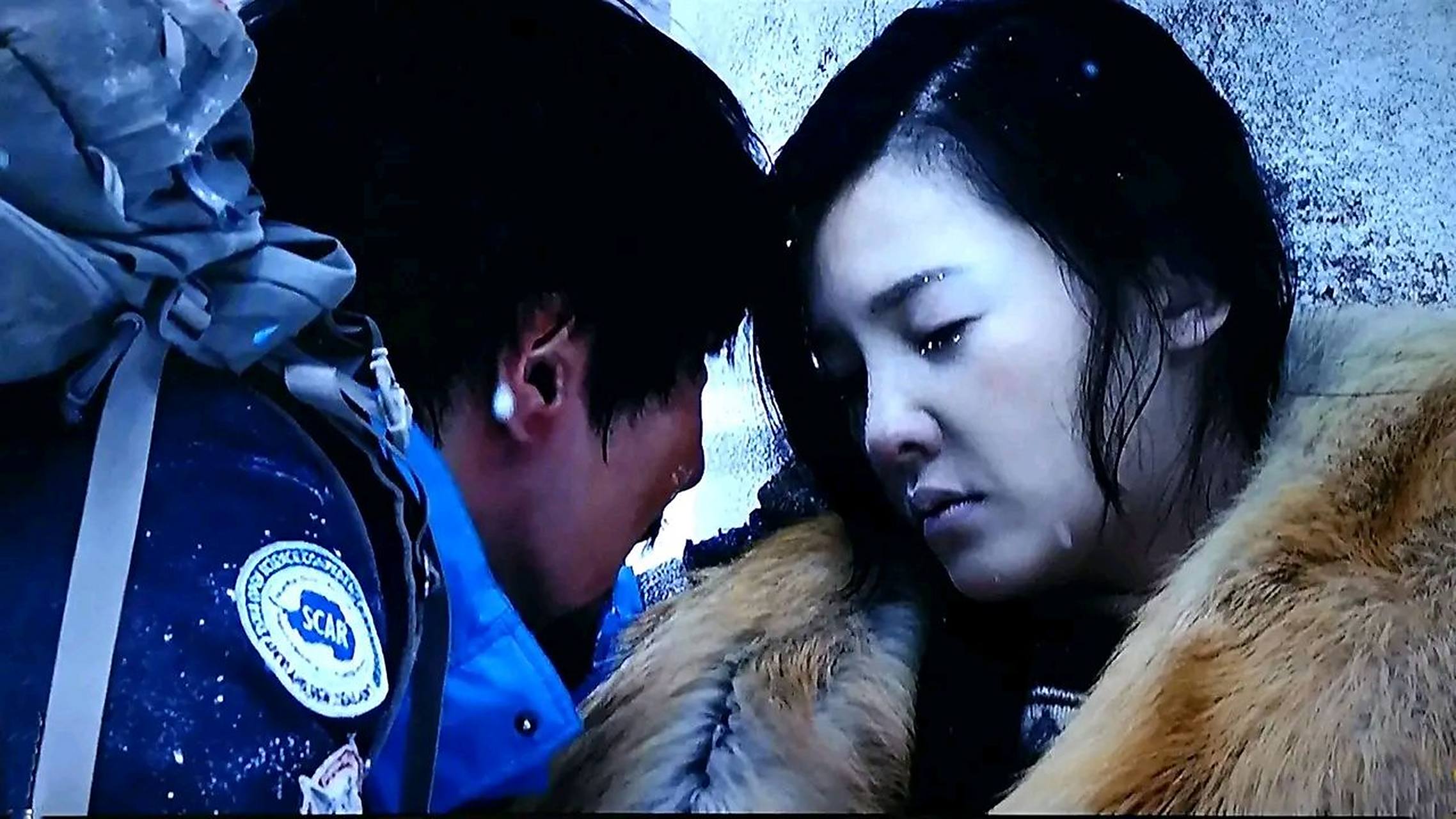 《南极之恋》是一部非常感人又励志的好电影,故事情节环环相扣,惊醒