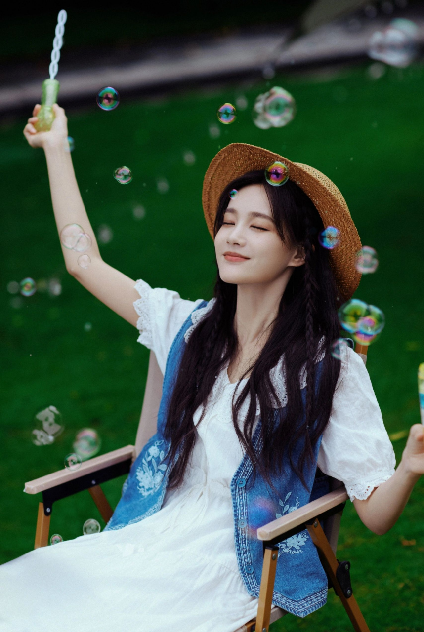 李一桐笑起来眼睛弯弯的,很可爱  #心随星动