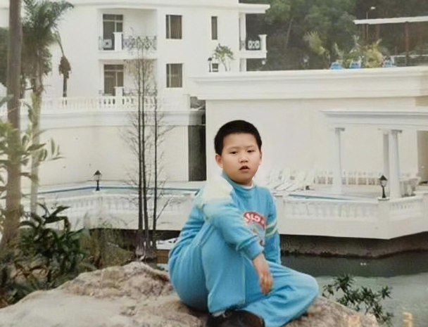 魏大勋光是看小时候的照片就够励志了,如今终于获得了广泛认可