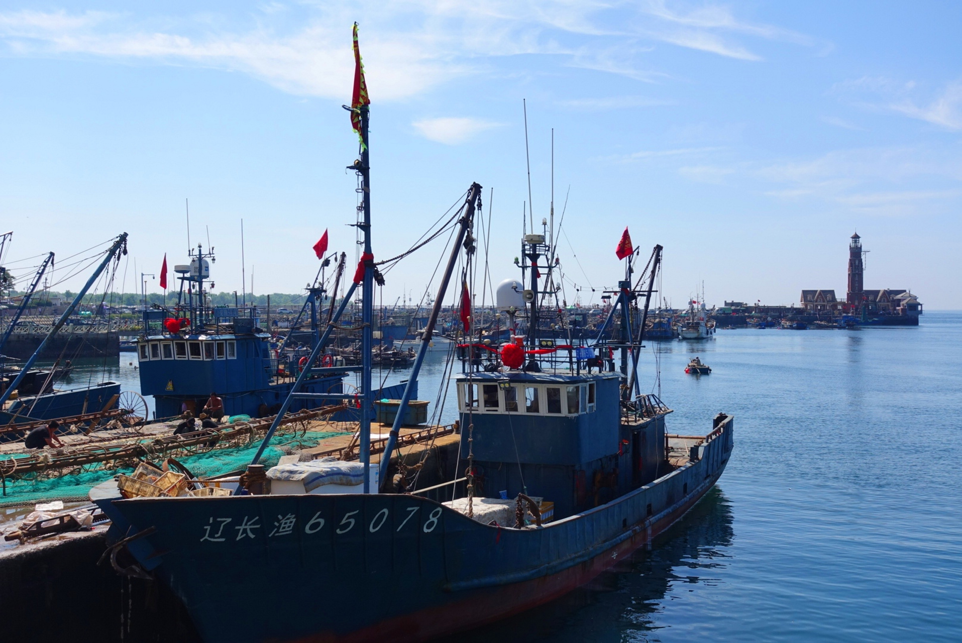大连虎滩渔港是国家的一级渔港,丰富的海洋资源,使这里闻名遐迩.