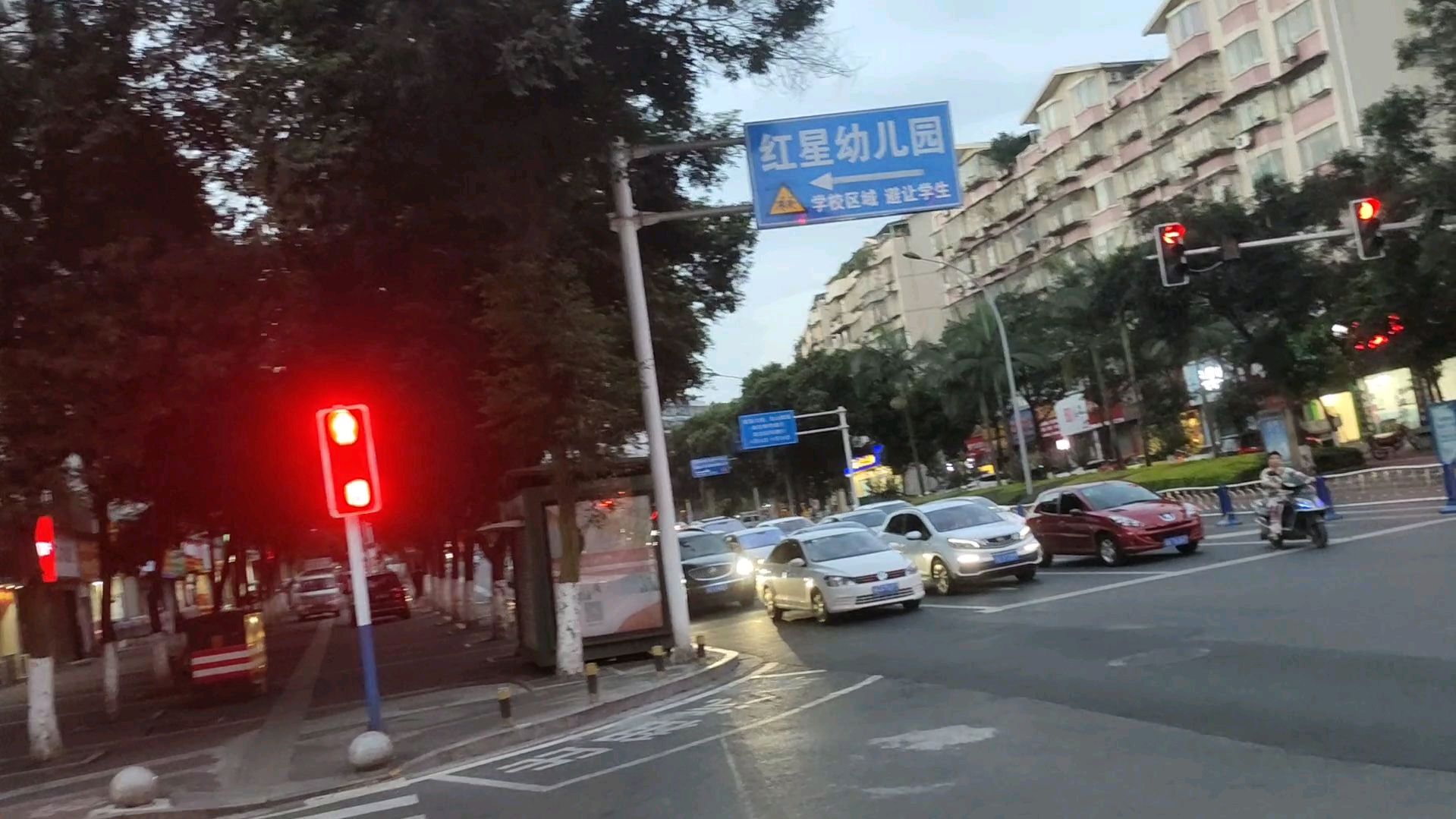 泸州随拍经济不景气店铺停业大萧条时期总会过去