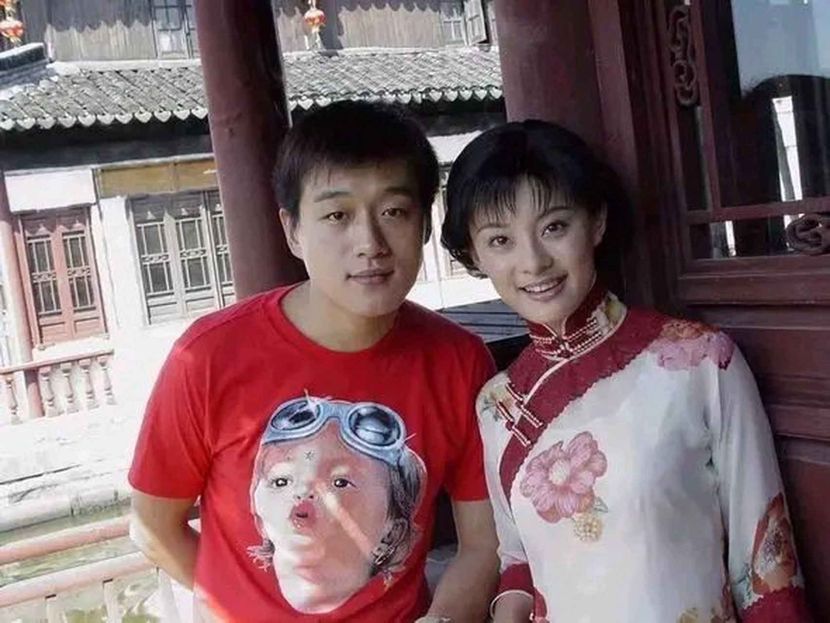 2010年,邓超和孙俪大婚,佟大为喝醉了,邓超很不解问他:"你怎么喝醉了?