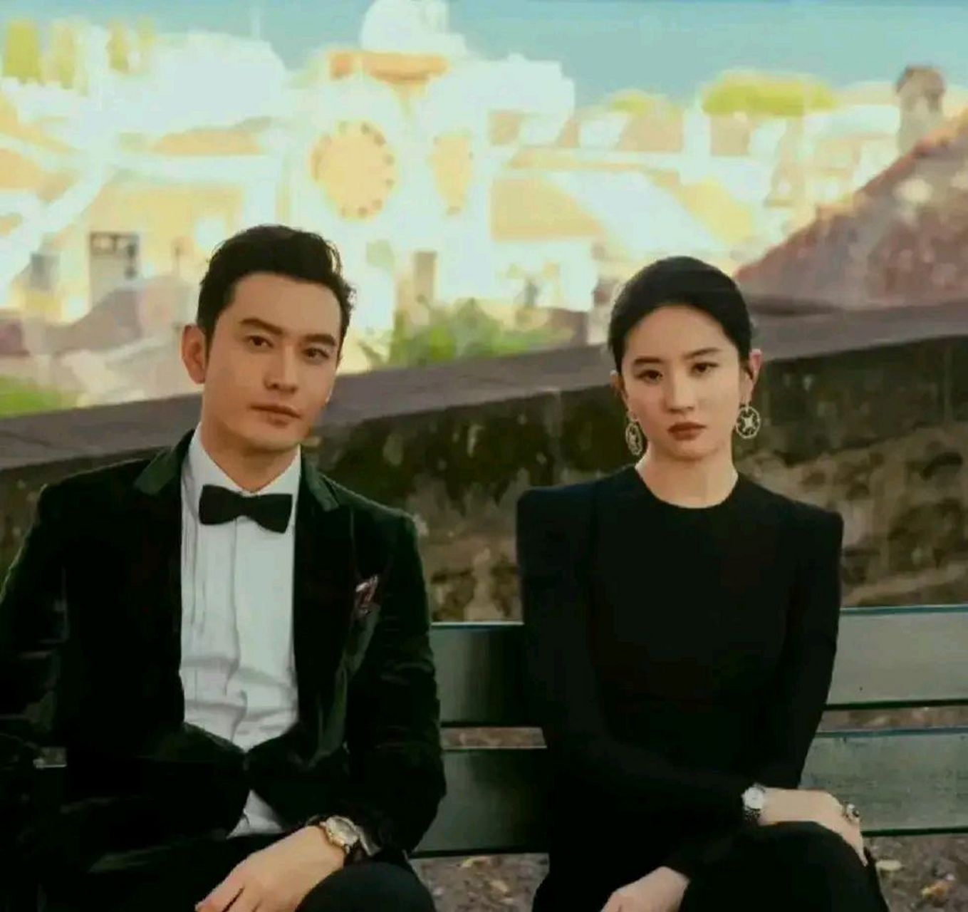 黄晓明刘亦菲:美女,帅哥各一枚 晓明眼看着当年那个奶包小美女变成