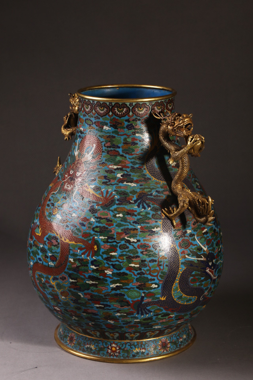 清 铜胎景泰蓝掐丝珐琅云龙纹龙耳尊 一对 【规格】高52cm 口径19.